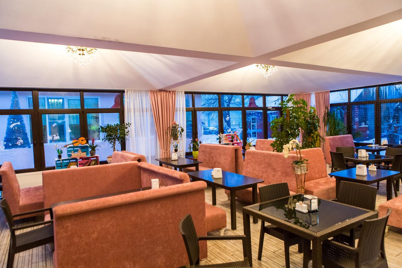 Vila Bomond Hotel Edinet Ngoại thất bức ảnh